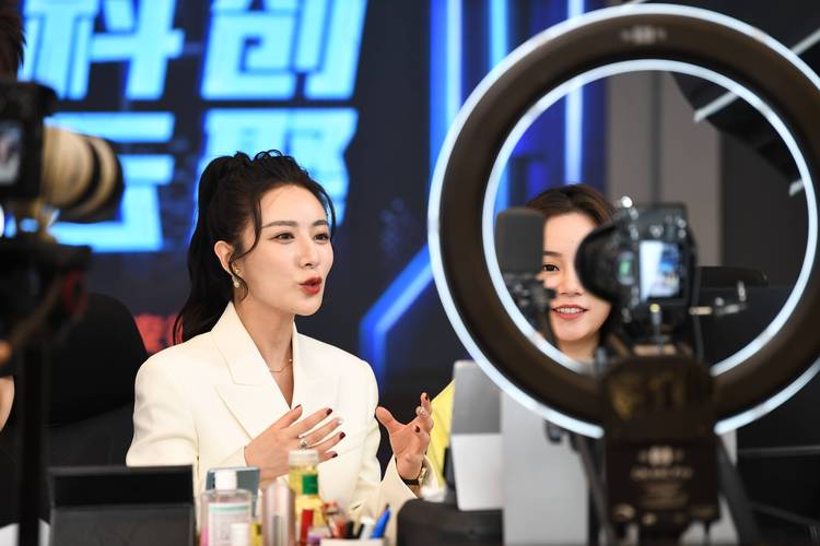 薇娅直播观看人数水分_抖音粉丝如何快速增加到1000_直播带货刷数据